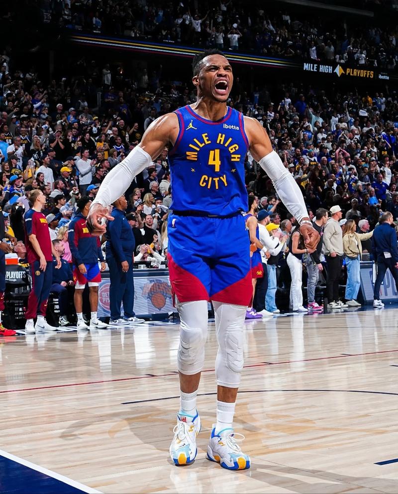 斯卢茨基：我们丢球后不得不加强进攻，这给了对手很多空间（斯卢茨基：失球逼我们加强进攻，反而让对手获得更多空间）