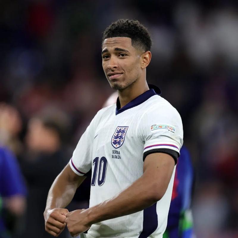 被与梅西比较？伦纳特-卡尔：我不能和他相比，他是我的偶像（被拿来和梅西对比？伦纳特-卡尔：不敢同日而语，他是我的偶像）