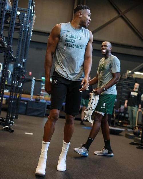 队记：恩比德&乔治对阵湖人都升级为大概率出战（恩比德、乔治战湖人出场状态更新：均为大概率出战）