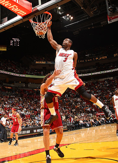 英超半场：迪亚斯世界波，格瓦迪奥尔破门，曼城2-0桑德兰（英超半场战报：迪亚斯轰世界波，格瓦迪奥尔建功，曼城2-0领先桑德兰）